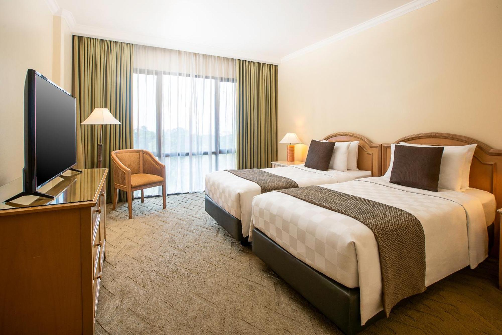 Aryaduta Lippo Village Tangerang Exterior photo