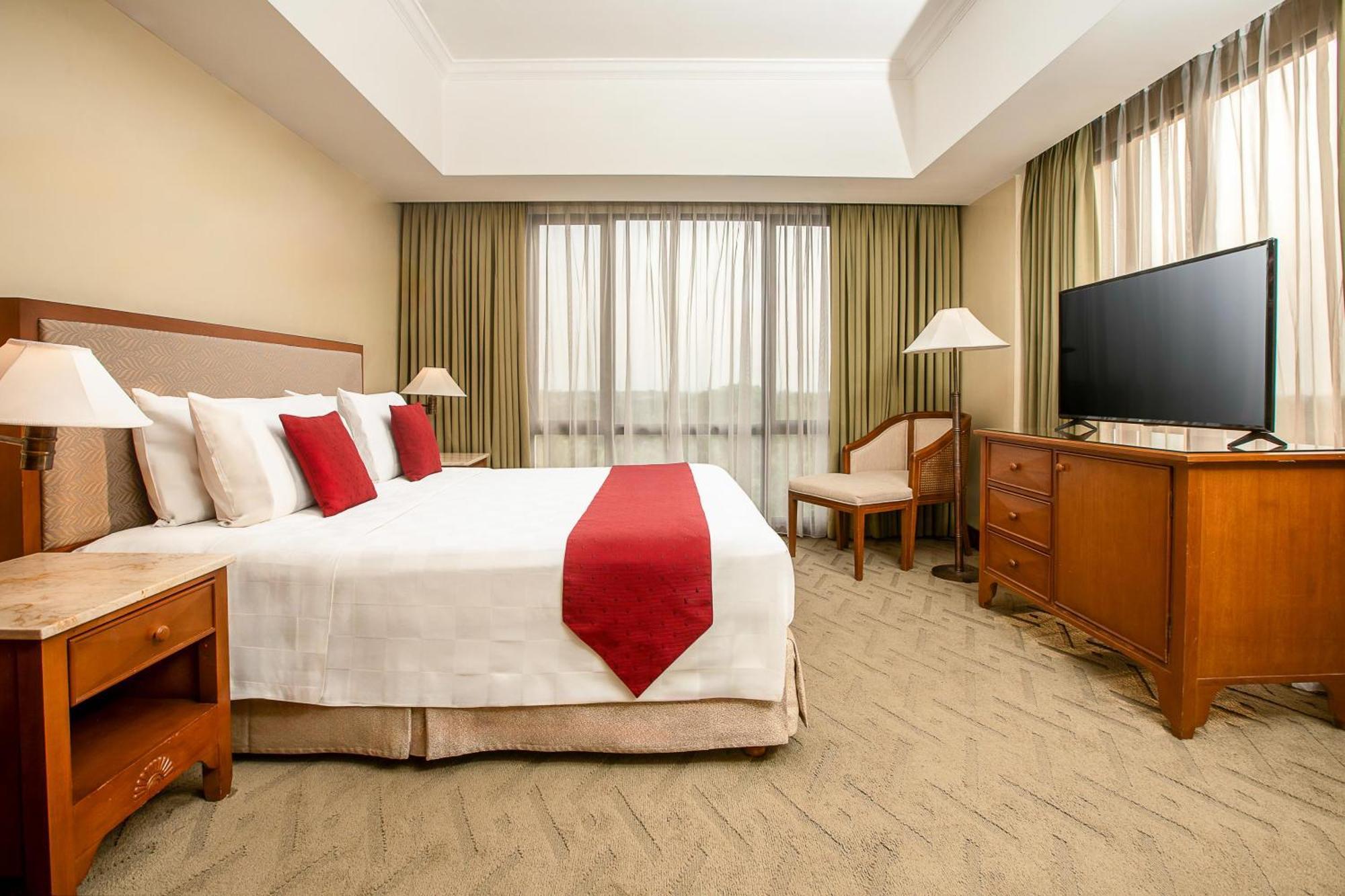 Aryaduta Lippo Village Tangerang Exterior photo
