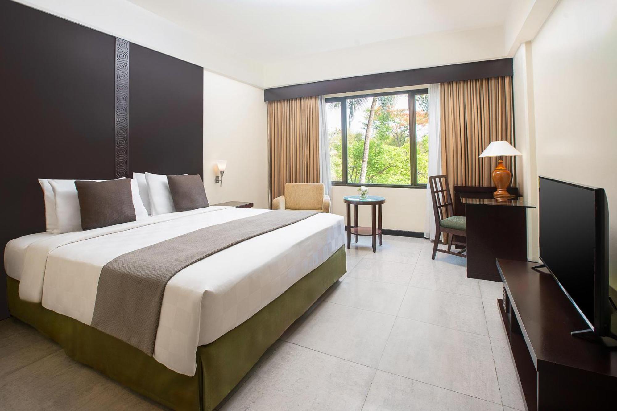 Aryaduta Lippo Village Tangerang Exterior photo