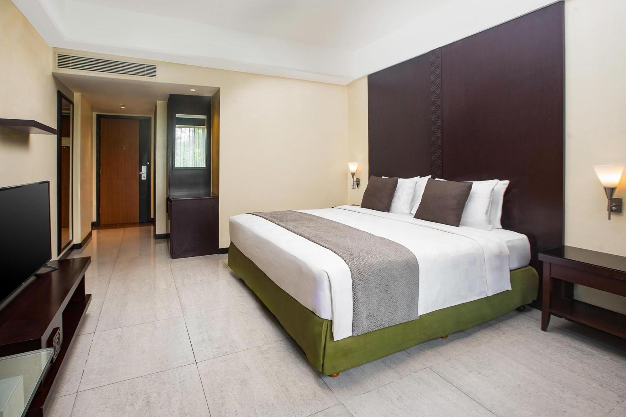 Aryaduta Lippo Village Tangerang Exterior photo
